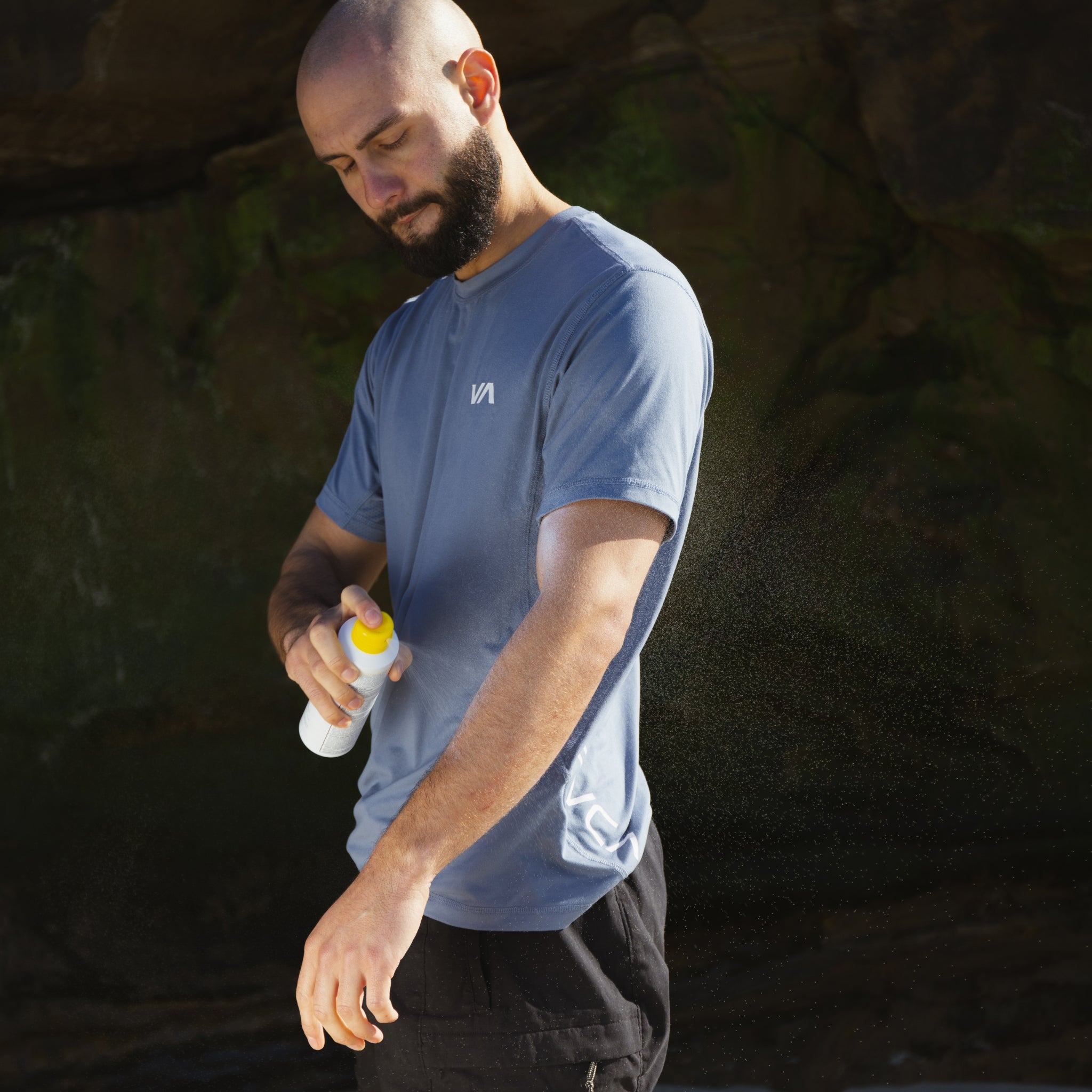 OarsAlps_MineralSunscreenSpray_SPF50_lifestyle_4.jpg