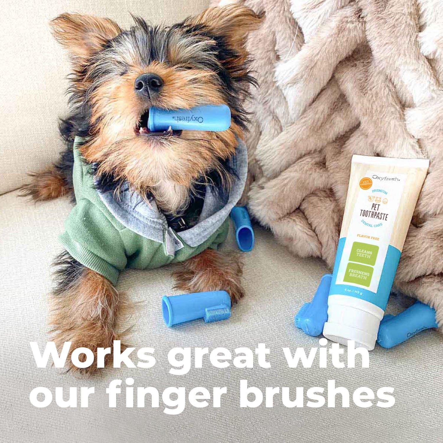 Oxyfresh_Pet_Toothpaste_Kit_4oz_lifestyle2.jpg