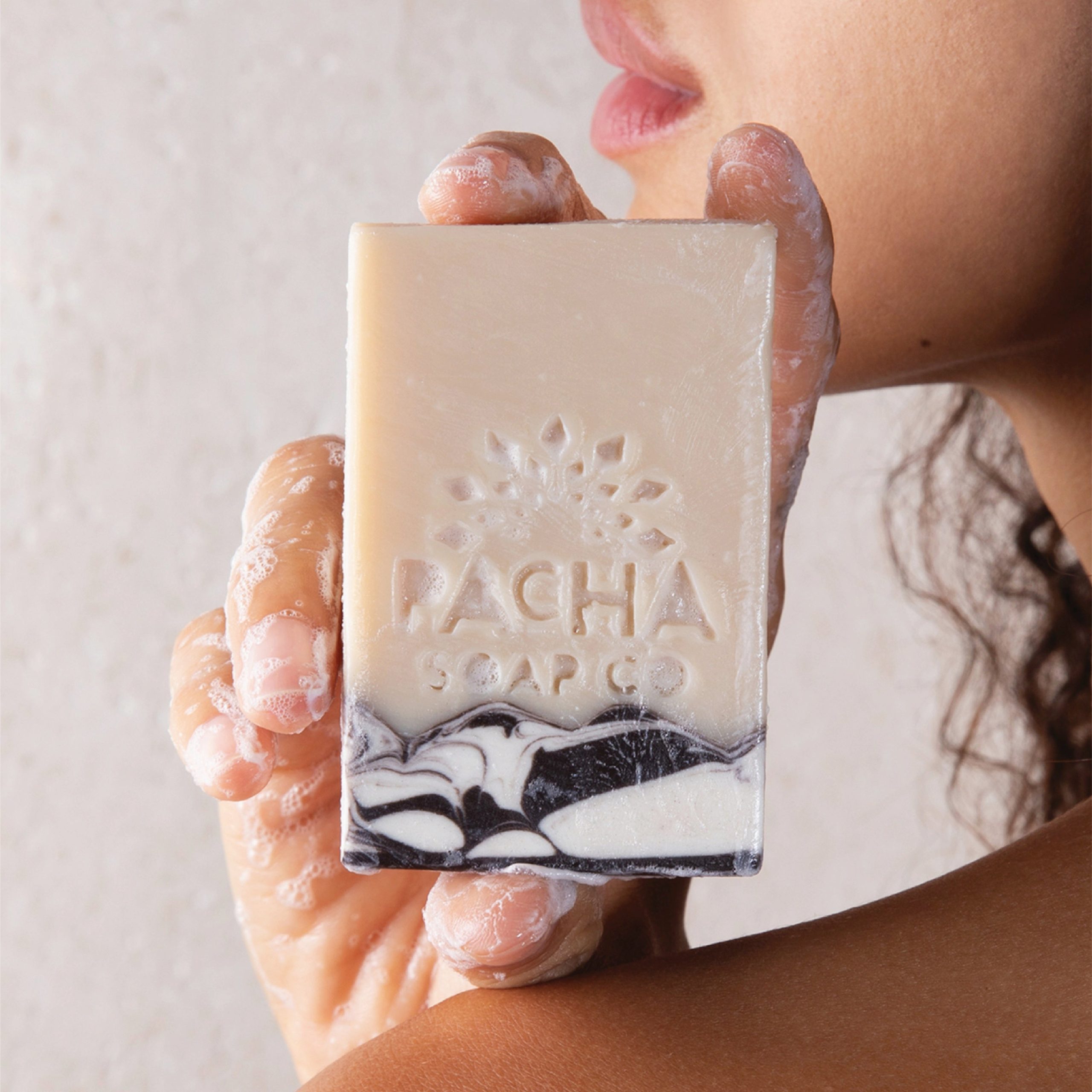 Pacha_Barsoap-Santal_Amber_Lifestyle.jpg