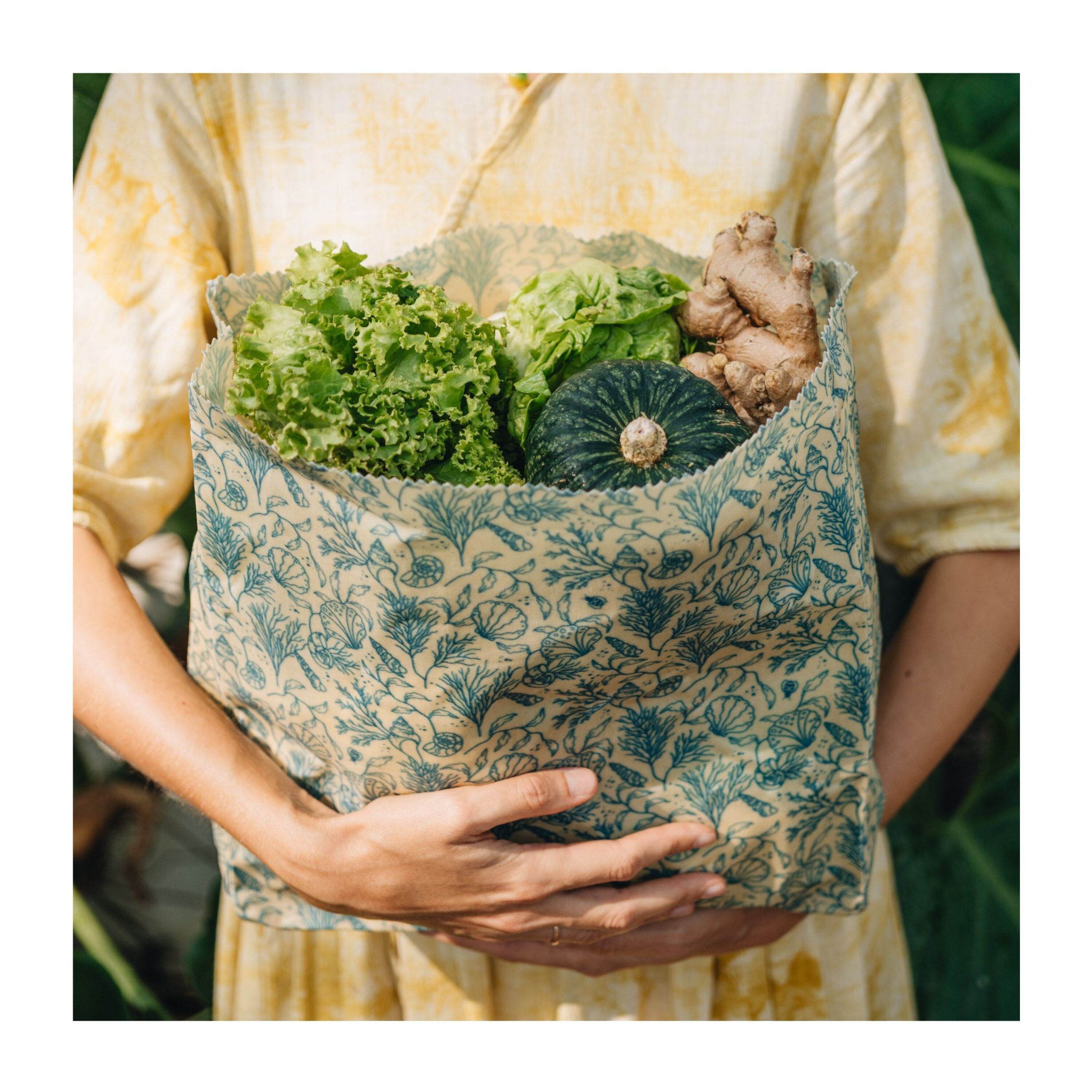 SuperBee_WaxedFoodBag_Large_Lifestyle_5.jpg