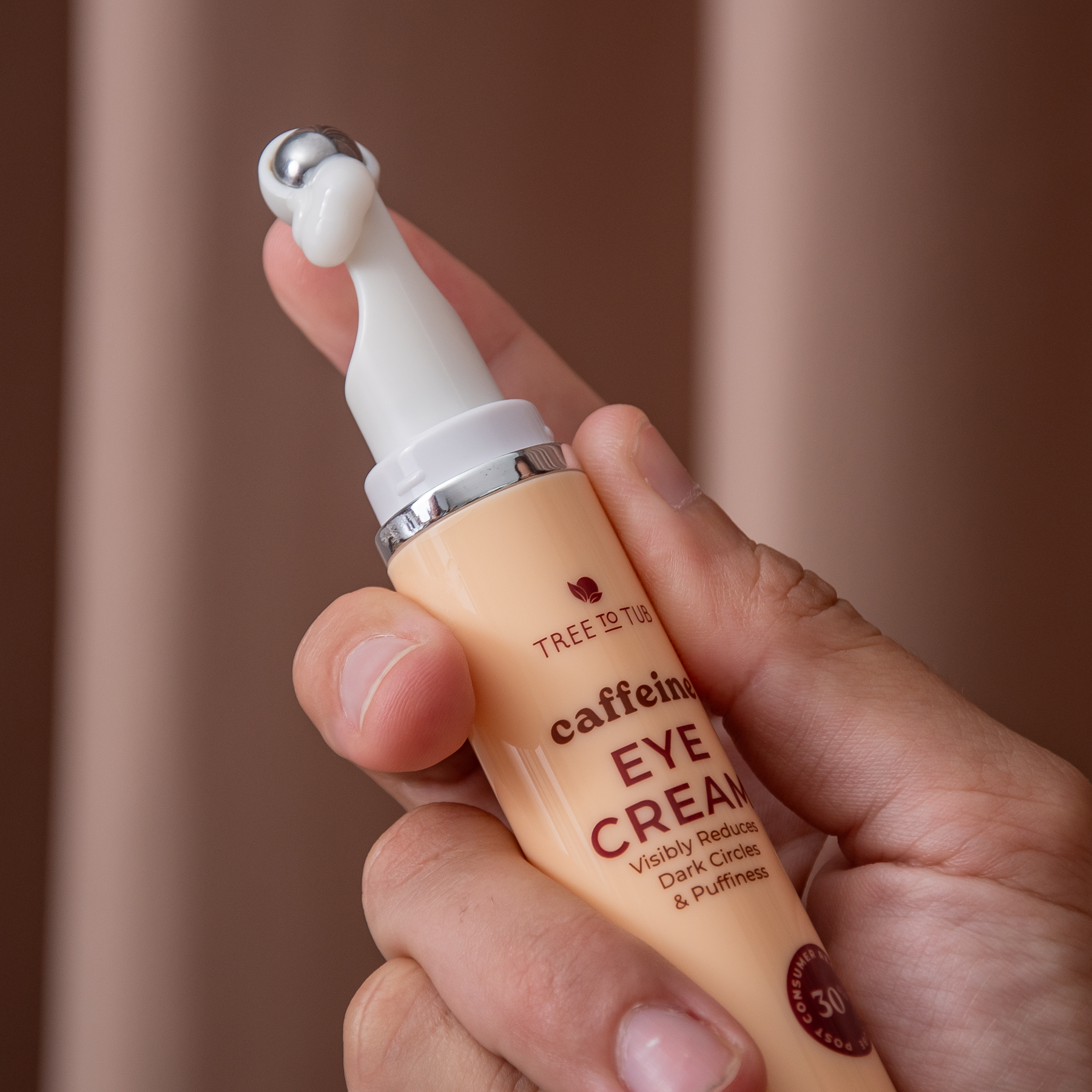 TreeToTub_CaffeineEyeCream_Lifestyle3.png