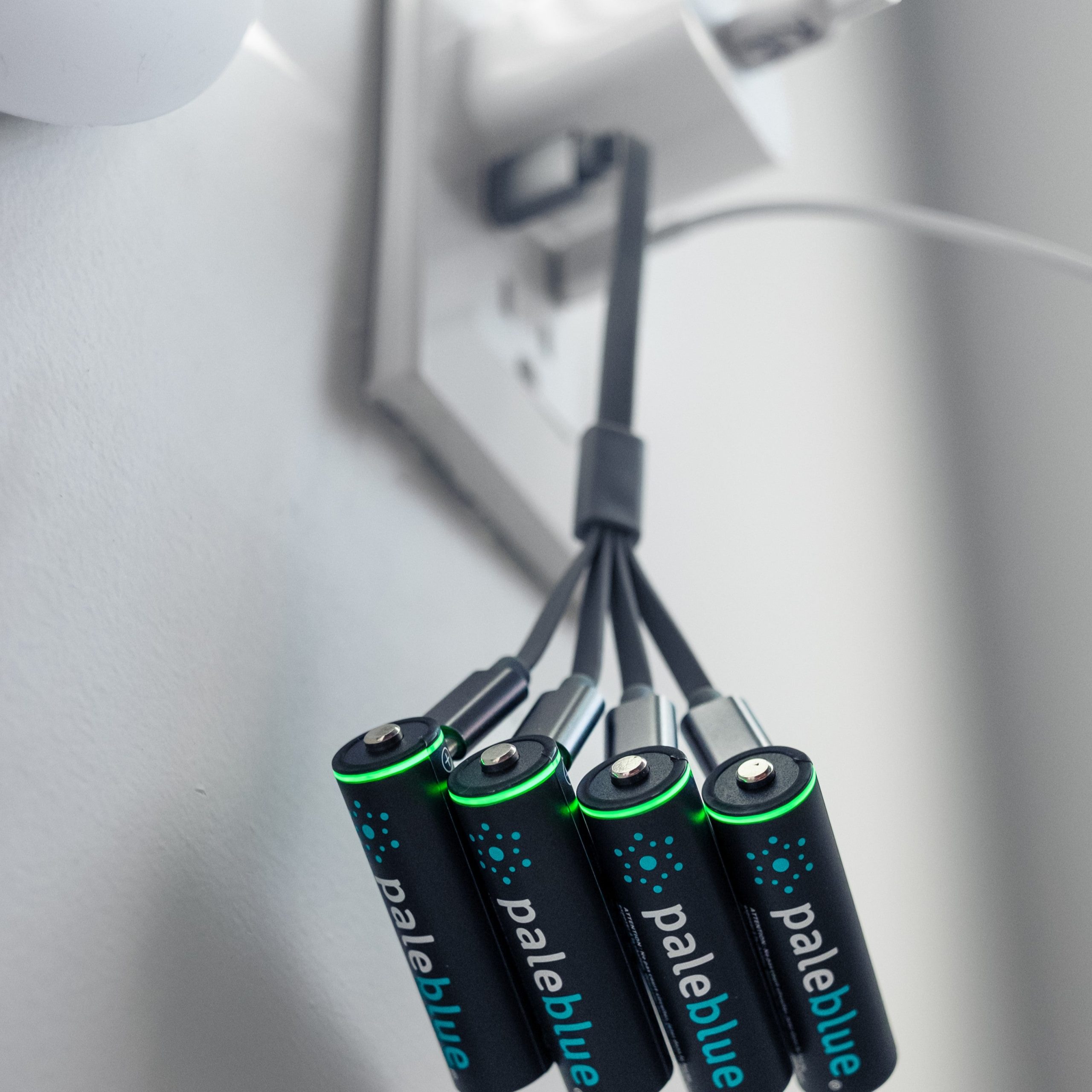 UseforAAandAAA-BatteriesCharging_56c86e33-7532-4f90-acbd-159c50166bfa.jpg