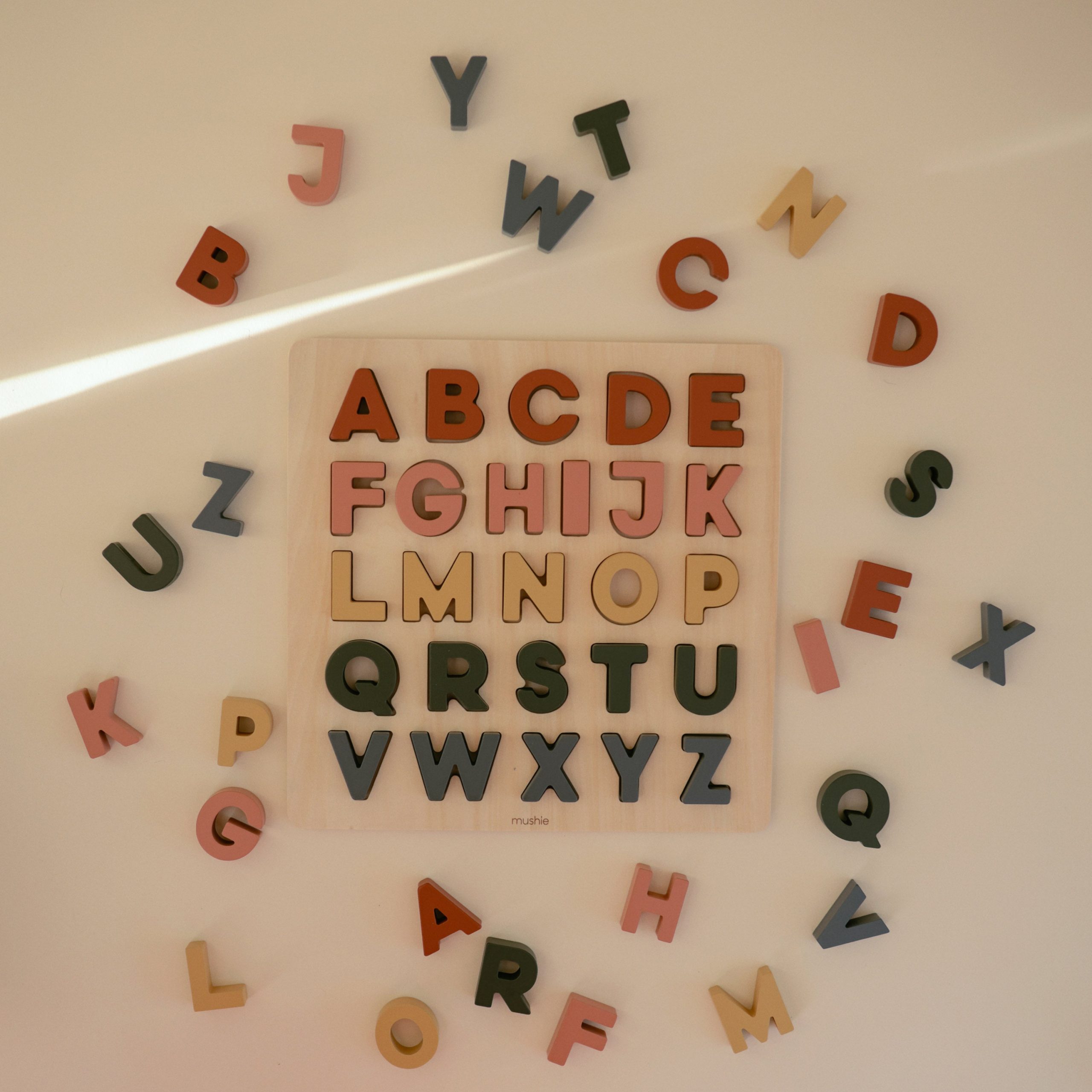 mushie_WoodenAlphabetPuzzle_04.jpg