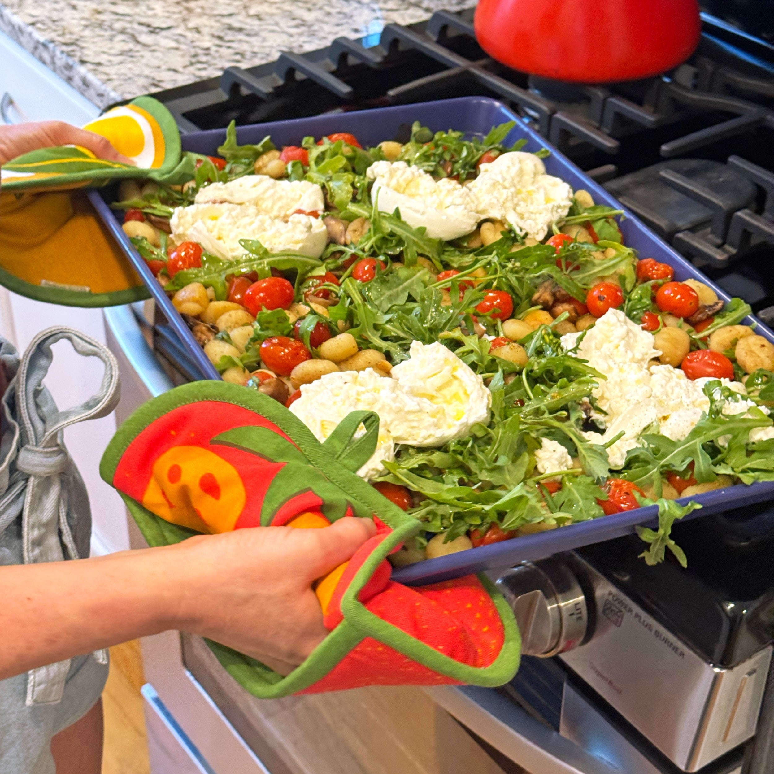 tomato-_-lemon-potholders_lifestyle_3ea4c8ca-eab2-4116-ba95-aae6c715dbd6.jpg